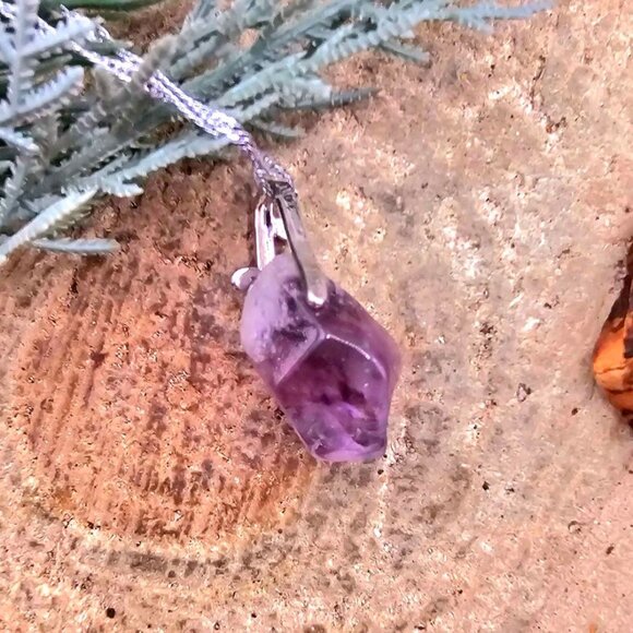 Nature Lavender Amethyst Polished Tooth Silver Leaf Pendant Necklace - Picture 3 of 10